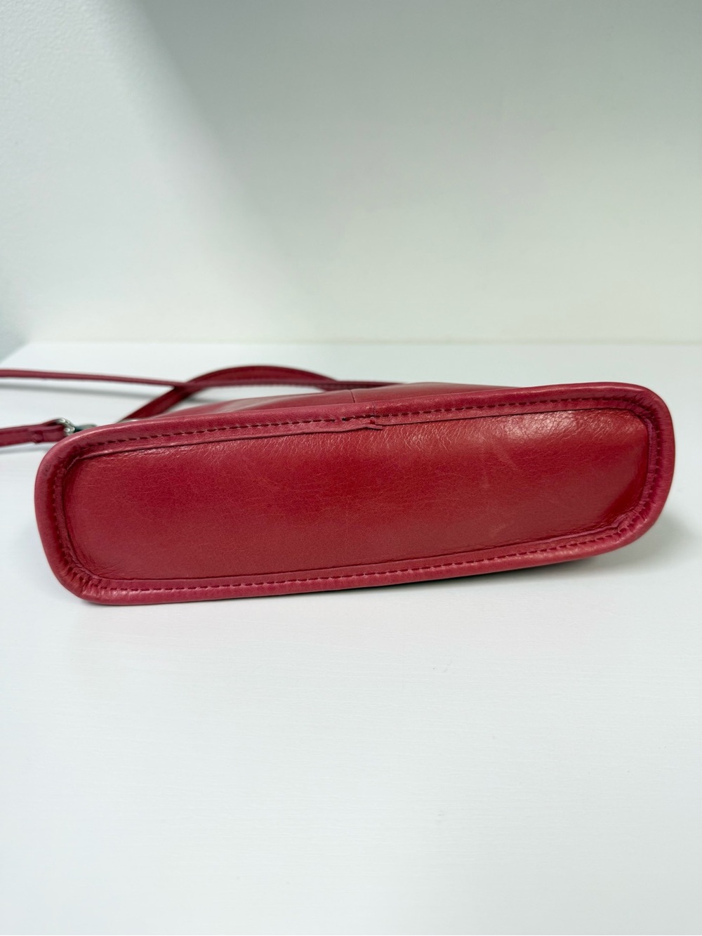 Hobo Cadence Convertible Leather Crossbody Bag in Berry Pink - Picture 4 of 6